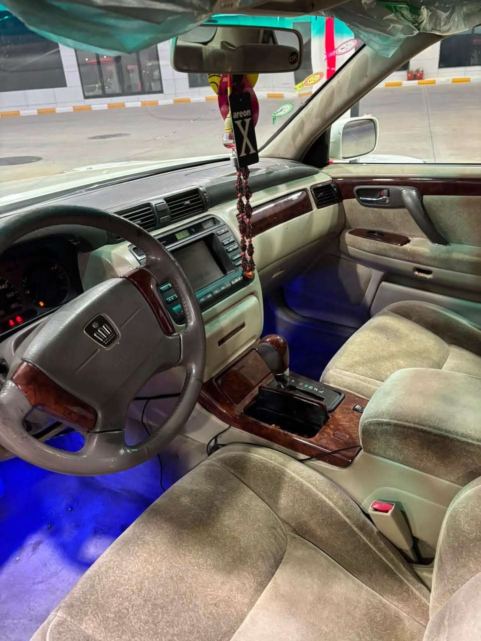 سەرەتا بەناوی خوای گەورە
مەلیکە بڕاوە بڕاوە دیفۆڕی بچووکی کەم بەنزین خۆر ١ دووگمەی ناوزەرد پیش کریستاڵی دوا کریستاڵ ٤ تایە و ویلی لۆکی لە ژێرایە گێڕ و مەکینەی بە شەرت شەنسی بە شەرت شوین سلیمانی ژ.م ***********هەموو شتیکی لەسەرە سعری ٣٤ گەڵا قفڵ و کۆتایی
