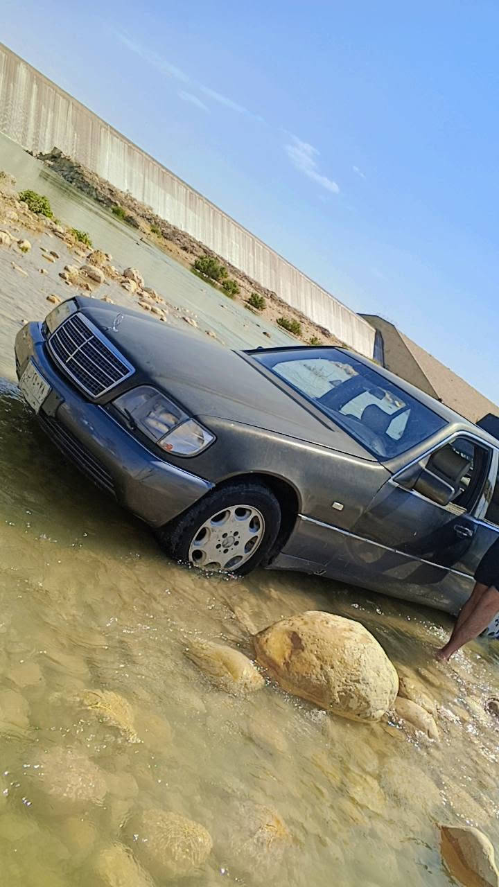سلام عليكم مارسدس شبح باب طويل موديل 1992 رقم بغداد شرط التحويل   مكينه كير ففتي ام البطل المرغوب مكينه بيها يطق سياره شغاله ابيعلك مكينه كايمه  كهربائيات كلها شغاله كل نقص ما بيها تخم تاير جديد العنوان بغداد المعامل السعر 32 وبيها مجال ***********

نص مكتوب في الصور:
- HONOR X9c