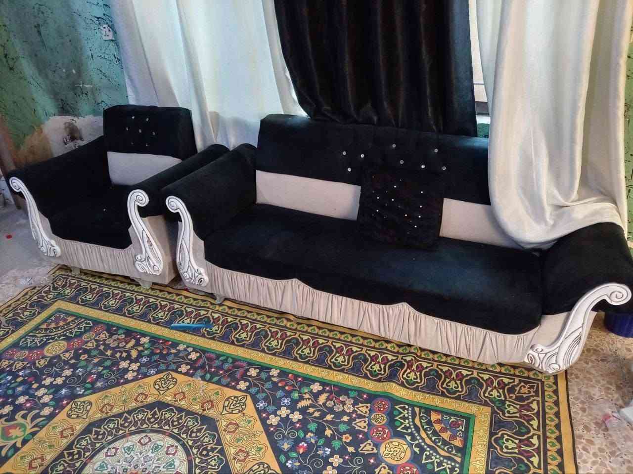 للبيع قنفه وحده بيها ضرر رجلها مكسوره سعر 100 مكان زعفرانيه واتساب فقط***********
