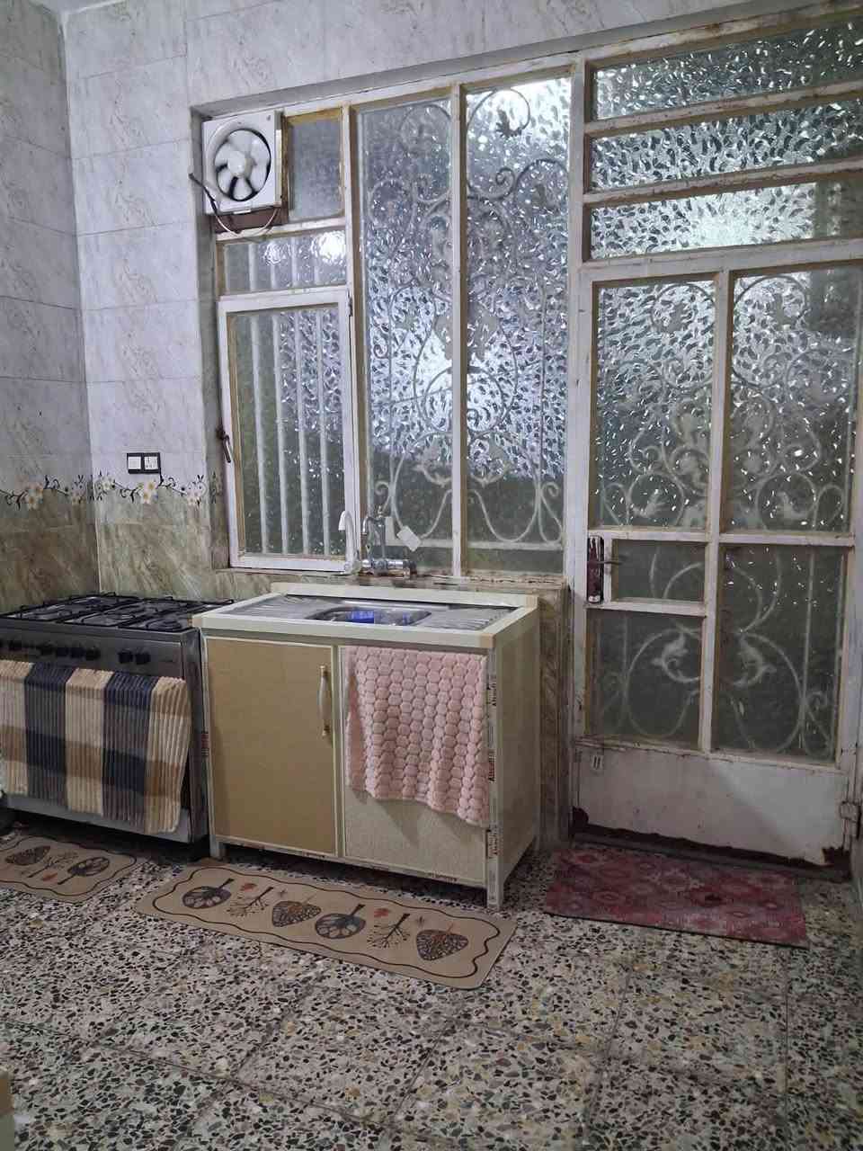 السلام عليكم
مساحة البيت 105م واجهيه 7 ونزال 15

بيت طابق واحد كامل مكمل والطابق

والطابق الثاني مبني غير صب السقف 

منطقة الوليد الزراعي سند 25 وكاله ام الصوره 

شارع تبليط ماء كهرباء مجاري 

شارع شيخ مناف الامانه مدخل 

مدخل الثاني من سدة الوليد 

(السعر95 ) ***********
