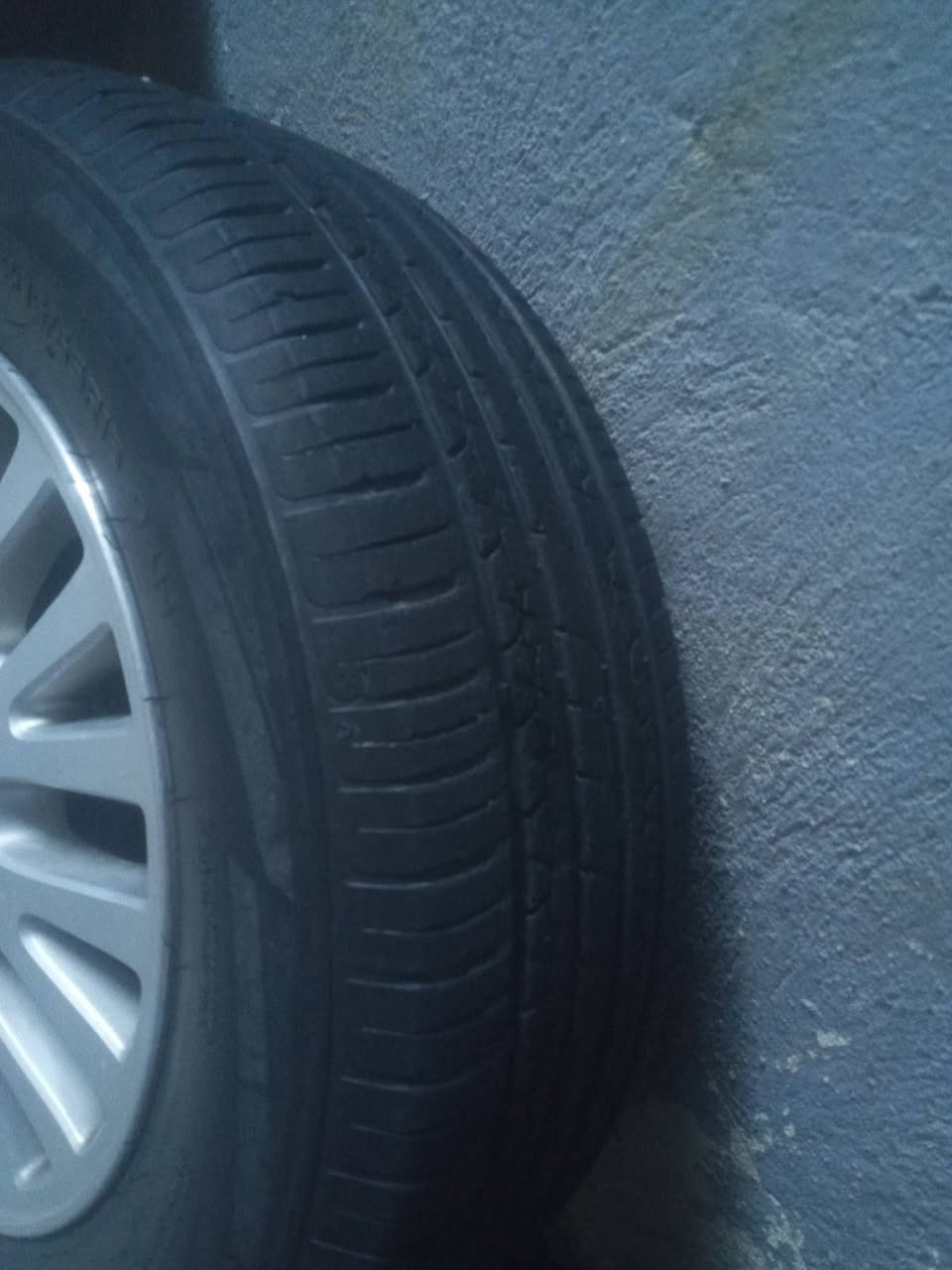 ويل حصيره نضيف تايرات نضاف كلش بلادي مامجلي ٢٠٠ وبيه مجال قليل مكانه نجف ***********
