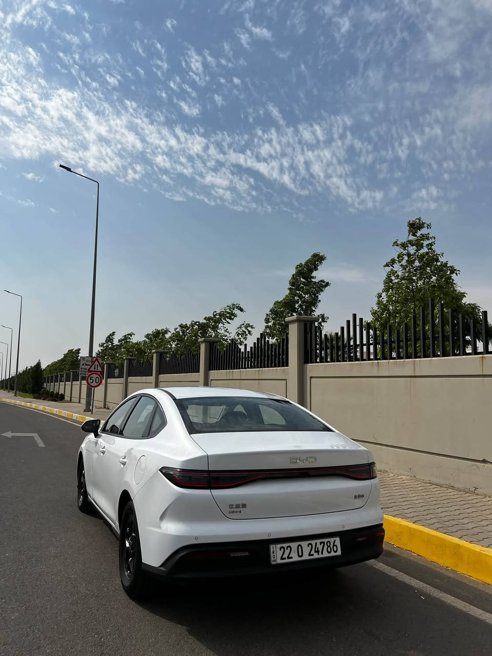 BYD Seal 05  2025
مواصفات standard باتري صغير ٥٥ كم
موصفات السيارة 
كروس كنترول
اوتو هولد 
اوتو لايت 
كشنات لون ابيض
مودات قيادة 
هاندبريك بصمة
و باقي الموصفات معروفة
السيارة ماشية ١٨ الف كيلومتر فقط
بيها ضربة بباب السايق فقط مثل ما موضح بالصورة بدون ايرباك كلها بشرط
محرك كير كهربائيات كلها بشرط
السيارة رقم اربيل و مكانها اربيل 
شرط تحويل 
السعر ١٣٣ ورقة و بيها مجال بسيط
***********
