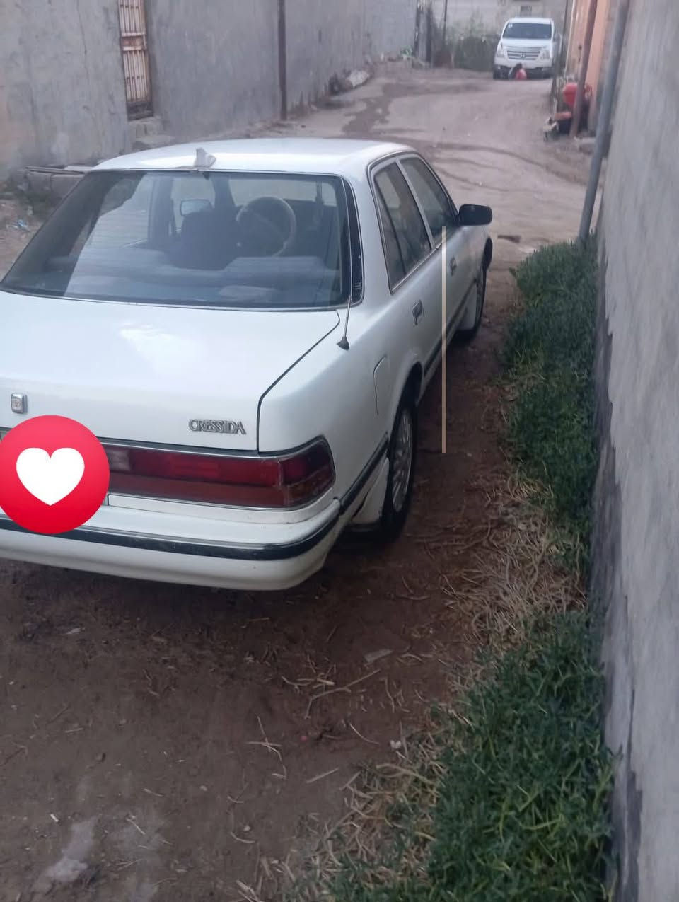 السلام عليكم سياره كرسيدا موديل 1989 للبيع سنويه بسمي مكينه وجني 6 رايدهه 50 وبيه مجال ***********
