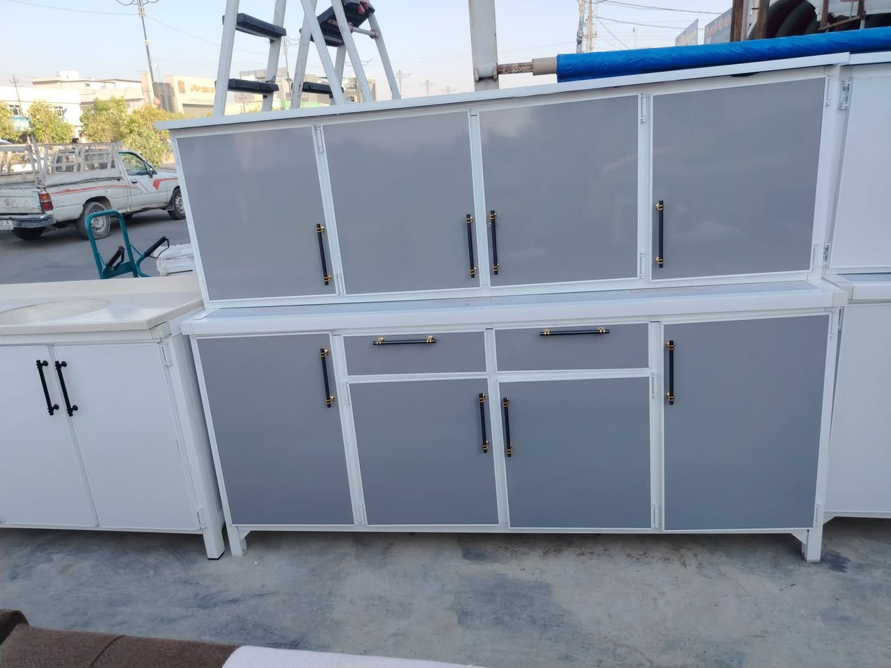 سلام عليكم وصول وجبه جديده في مزاد لأخوين العنوان المفرق الطرق والجسور مقابيل العزات بن تجه رايح عليه المفرق السعر اب 350 وبي مجال للاستفسار *********** كونترات جديد مترين والسنك مترا و30 يتوفر الالوان مراوس بل مستخدم همين
