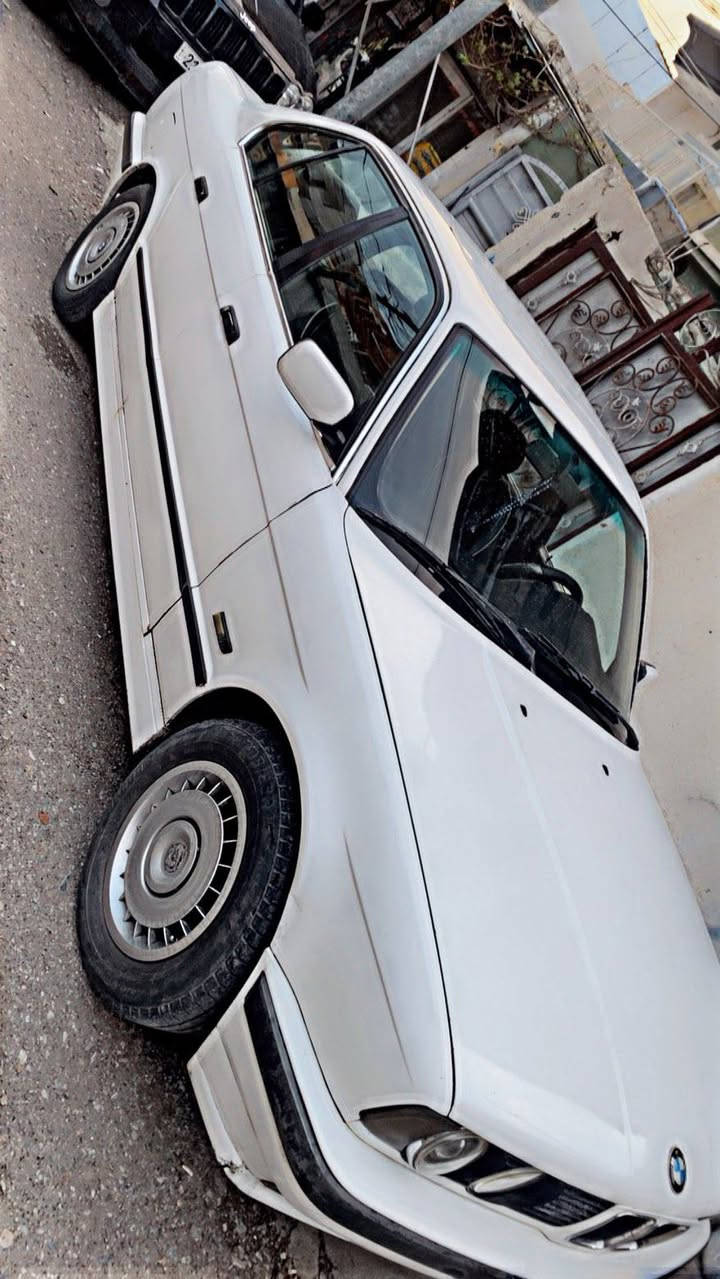 مۆدێل: 1990 Bmw (525)
​گێڕ: عادی
​بۆیە و بەدن: بەس سەقفی موسەیە، دەعمی نییە و زۆر توندوتۆڵە
​مەکینە: بێ کێشەیە و بوخاری نییە
​: سڵایت، ABS دوو جام کارەبا 
تەحویل بەشەرت، سەنەوی 2022 بەسەرچووە (400 هەزار غەرامەی لەسەرە، لە دوای مەعامەلە لە نرخەکەی بۆت دەگێڕدرێتەوە)

​ نرخ: 37 گەڵا ( و مەعامەلەی تێدایە
ئاڵۆگۆڕ: ئاڵۆگۆڕیش (موعاوەزە) دەکرێت
​ ژمارەی پەیوەندی
​***********
​*********** السليمانية, العراق
