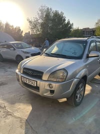 للبيع توسان 2009 مكينه 2000 دوش مواصفاتها حساسات وشاشه كامره وارد خليج...
