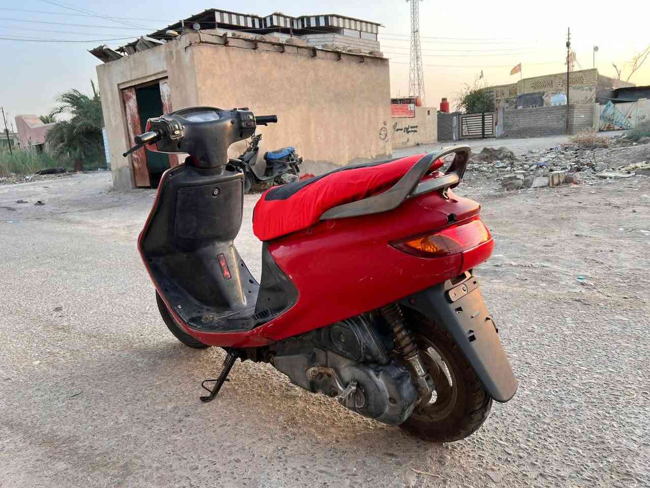 السلام عليكم دراجه فراشه للبيع الدراجه مكينته حلوه كهربائية كلها شغاله بس السلف نقصه شخاطه الدراجه حلوه تجي وتشوف بعينك العنوان قضاء المدينه السعر 300 وبيه مجال 
رقم الهاتف ***********
