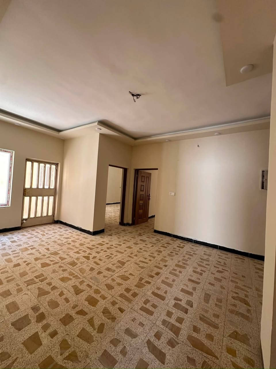 دار للايجار (مجمع اليرموك )
مساحة 250 متر  

3 غرف نوم + مجاميع صحيه + مطبخ + ستقيال 

كراج + حديقه 

ايجار 400 قفل 

؛ الاستفسار  اتصال ع 

***********
