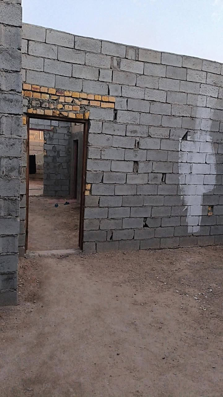السلام عليكم بيت للبيع السماوه الدال معالي قرب الجسر 200 متر بغرفتين ومطبخ وحمامات مكملات وصاله وبراني ما مكملات ***********

