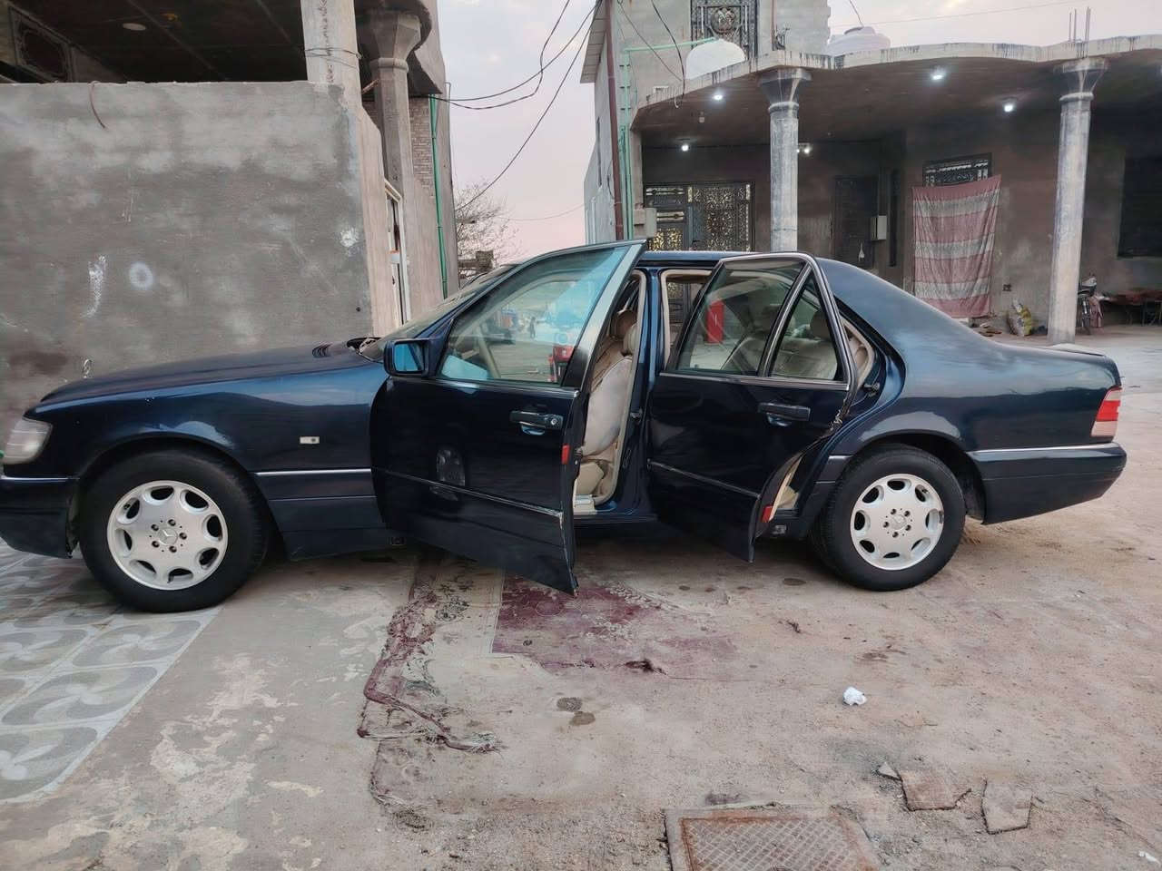 السلام عليكم اخوان للبيع او مراوس حسب القناعه
شبح موديل 1995 مكينه خراطيم بلادي رقم بغداد الدولي بأسمي
كلشي بلادي بسياره وشغال ماعدا الفتحه 
وسياره جاهزه من كير ومكينه وتبريدثلج وحداديه من الطول لطول جديده وكهربائيات كلها شغاله
السعر 75 وبيها مجال للشراي
المكان البصرة
***********
***********
