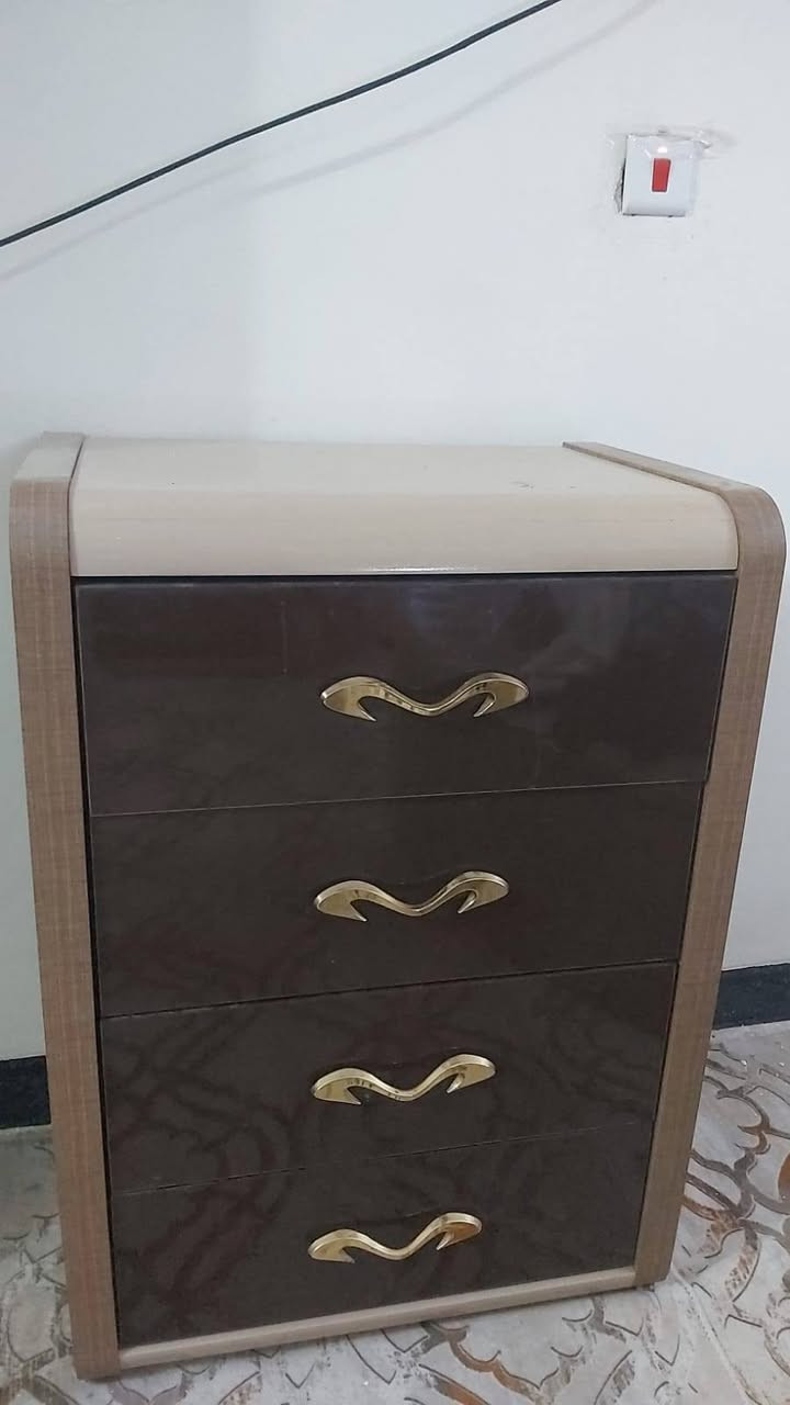 ١٠ قطع • خزائن