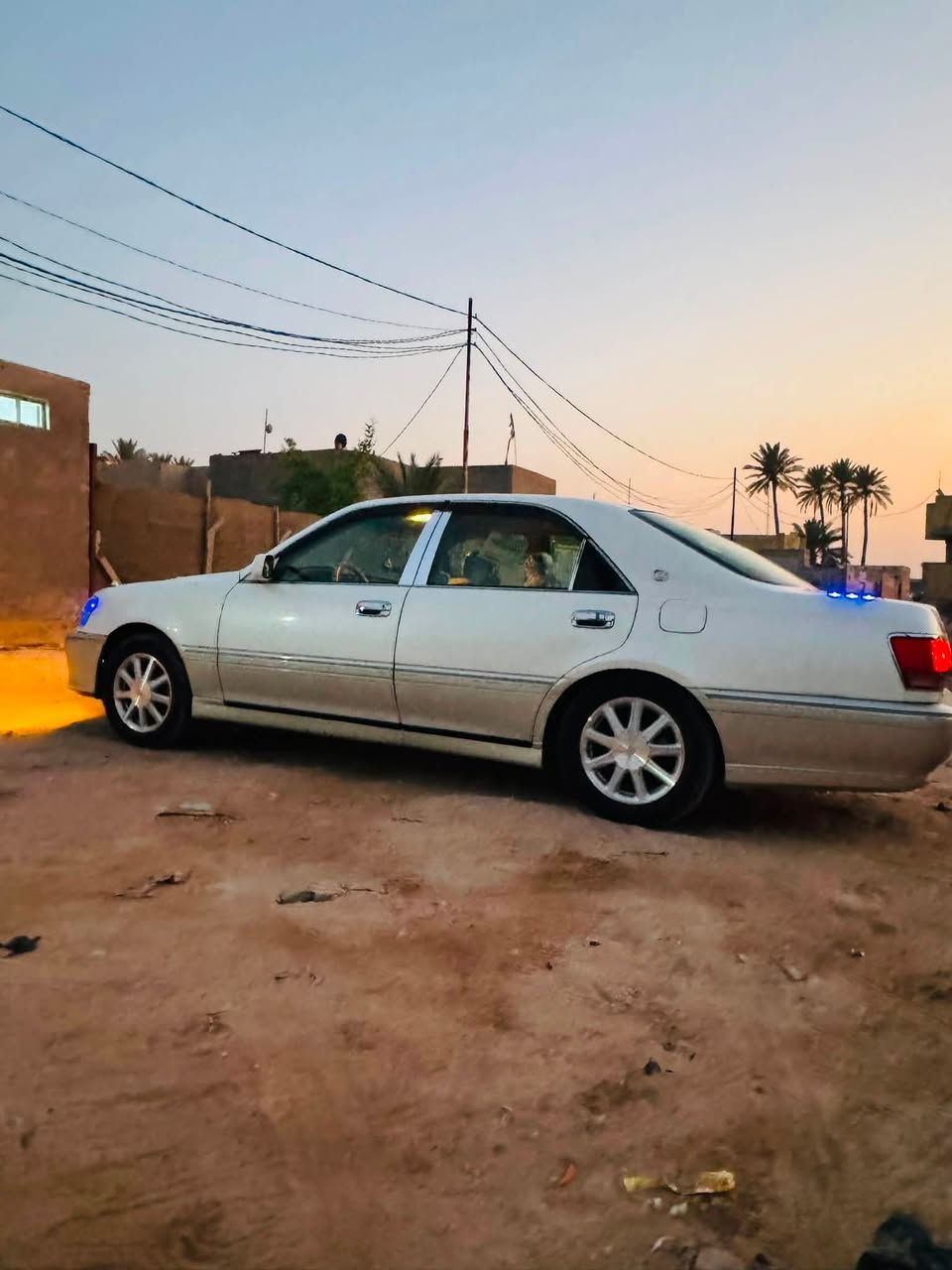 السلام عليكم للبيع ملكة رقم كركوك سيارة جديدة رقم دولي رقم كركوك سيارة جاهزة مكينة D4 السيارة 3 دكم مكان السيارة دوانية قضاء الشامية الرقم لتواصل ***********
