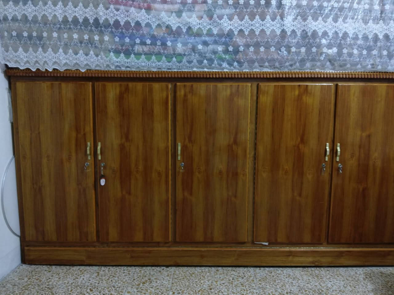 صندوق لبيع بسعر450بي مجال اتصل على ***********
