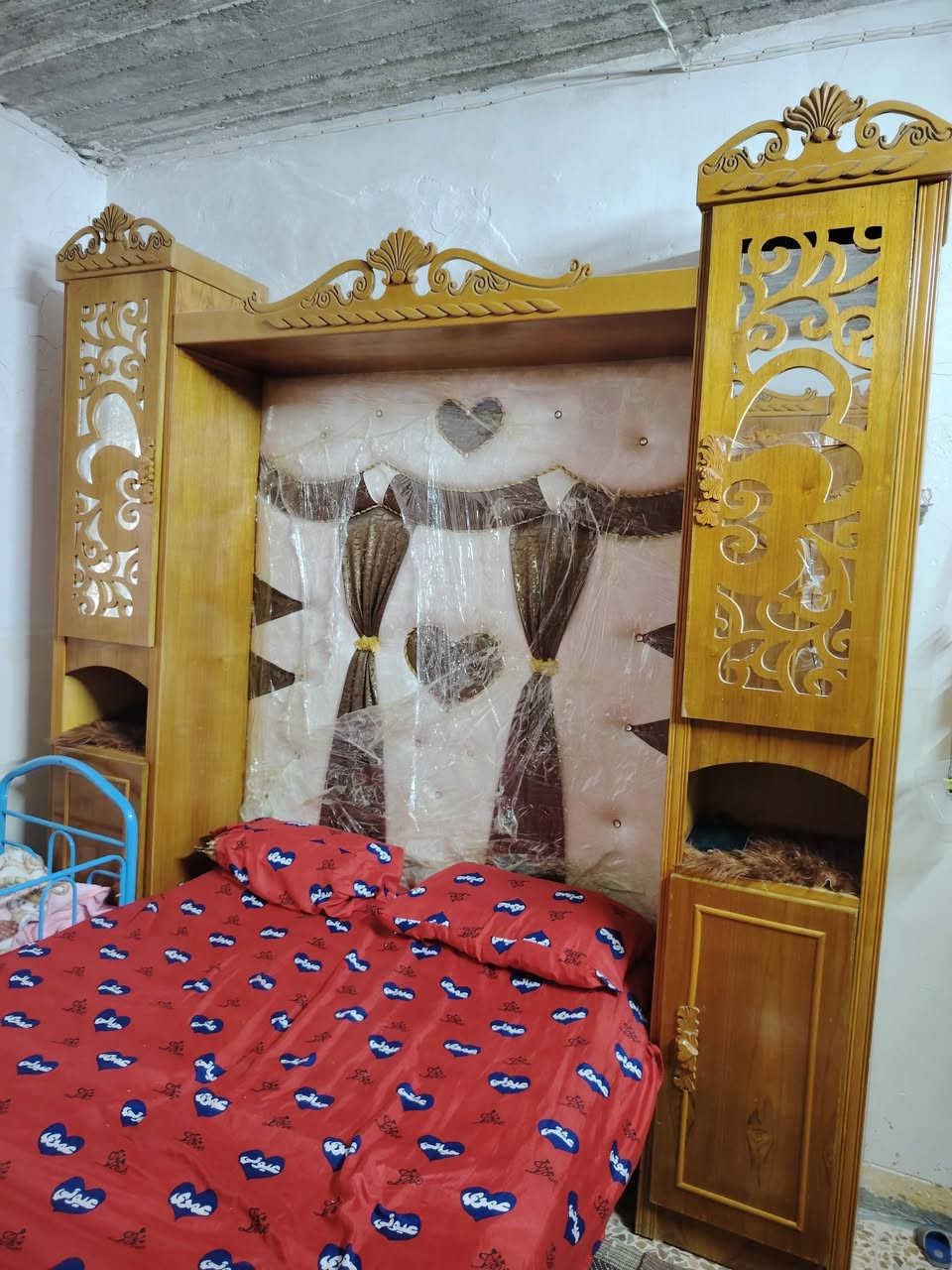 غرفه ابراج للبيع السعر ٨٥٠ وبيها مجال قليل ***********
