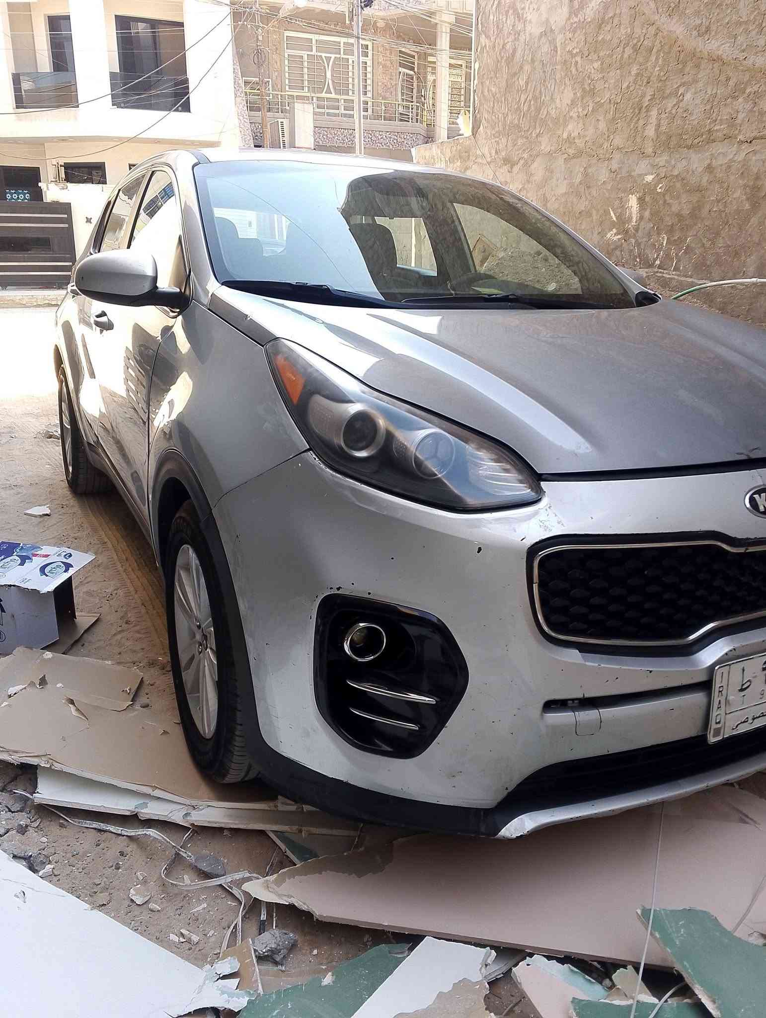 السلام عليكم سبورتج ٢٠١٧ مشروع وطني همزه جديده وسنويه نص فول قطعتين تبريد تحكمات كامره دواره كير مكفول محرك مفتوح معله كازكيت علا مود الدوانز  تبريد شغال بس يفصل بيها ثلاث قطع وبيها دواخل بسيطه بدون كص سياره صدرها نضيف تخم تاير 
السعر ١٠٩ وبيها مجال بسيط او مراوس بناصيه 
***********
مكاني بغداد حي الجهاد
