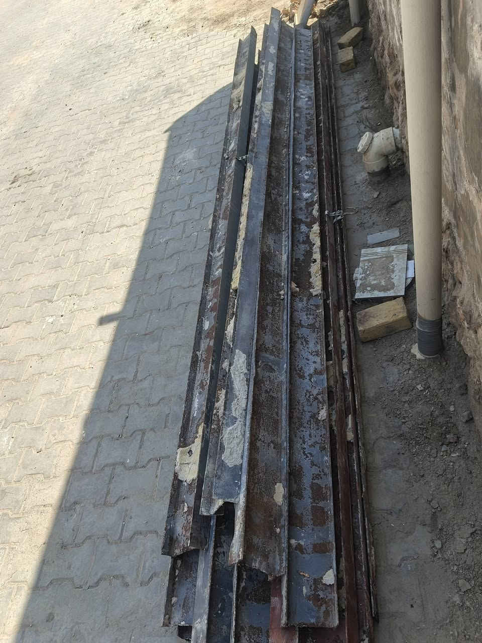 شيلمان للبيع عدد16 طول ٤امتار و٣٠سم شيلمان جديد صارله سنة العنوان الرميثة خلف الملعب التواصل على هذا الرقم ***********
