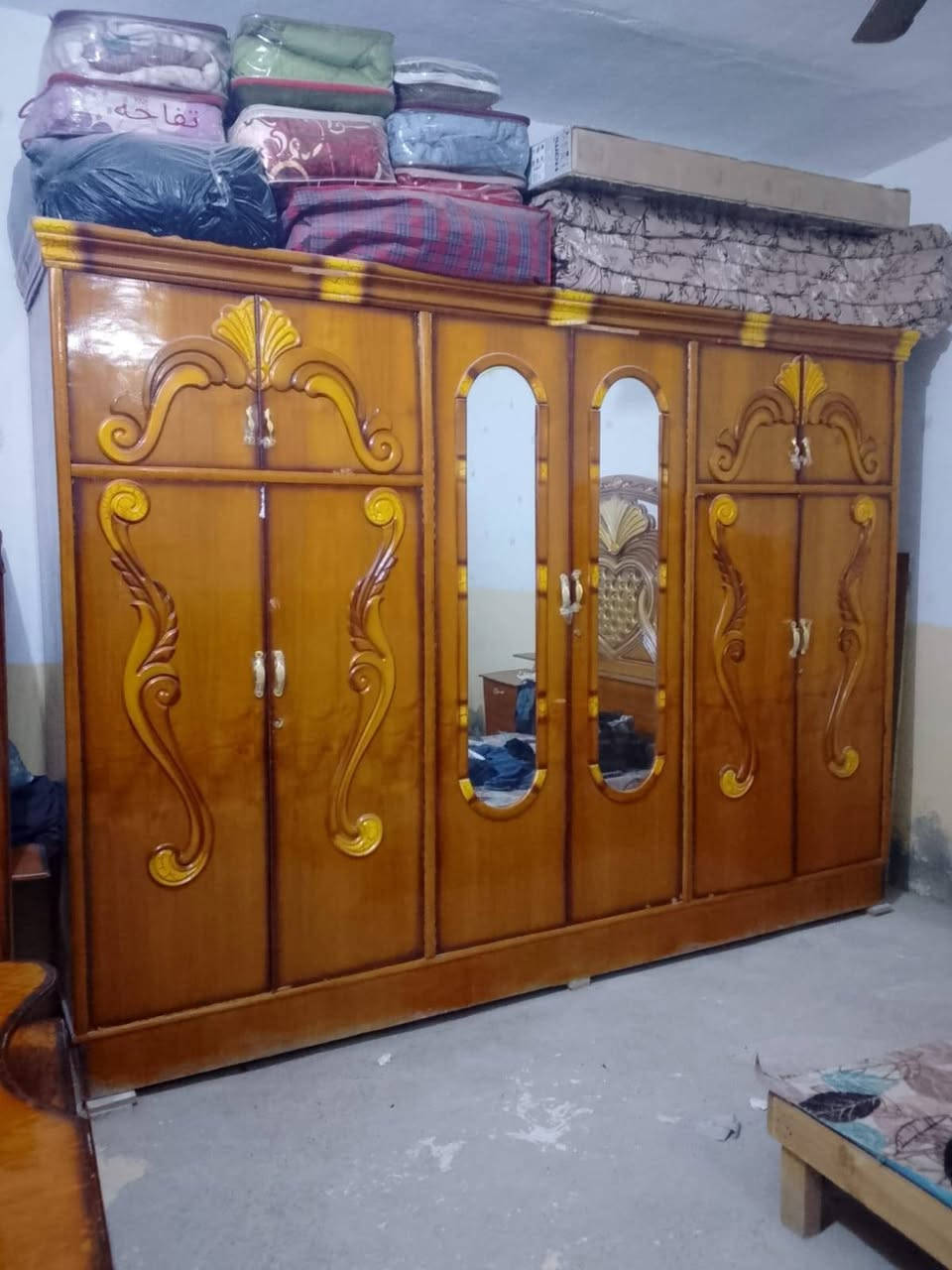 سلام عليكم ورحمة الله وبركاتة  
شبابنه طيبه غرفه البيع الغرفه نضيفه 
ومنضرها حلو ستعمال قليل وريد ابيعها 
السعر 950وبيها مجال خاص متواجد 
وتساب متواجد ***********

