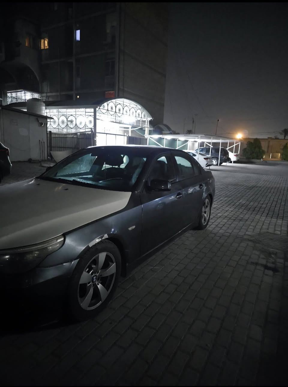 سلام عليكم 
إعادة نشر بسبب الوعود الكاذبة 
بي ام ميماتي 535i 2008 
وارد امريكي ضربتها بجم مواصله للشاصي 
محرك بلاد 
مبدل بنيد بسبب الجراد 
وعندي جاملغات الها بس تنصبغ تطلع عروس 
سبب البيع محتاج فلوسها 
رقم تواصل *********** 
بغداد / زيونة
