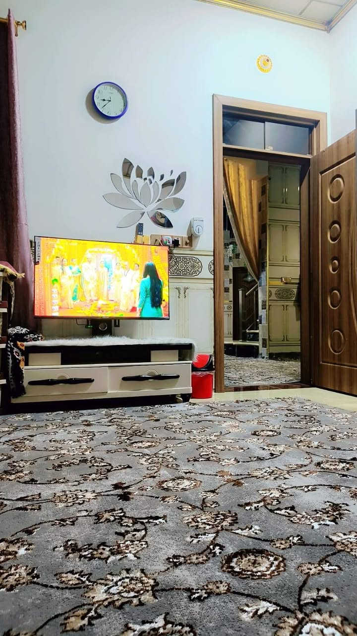 كاربت زوليه لون رصاصي مورد بجوزي متكونه من 6قطع اثنين قياسها 4في 5 وثانيه 5ونص ومال غرفه قياسها 4ونص ب 4 ومال مطبخ قياسها 4ونص بأربعه وكو هم 2ونص ب 5ونص شرط درجه اولئ  الي بريدهم يتصل عل رقم ..***********.

نص مكتوب في الصور:
- POCO M8 Pro 5G 2026.10.04 15:28