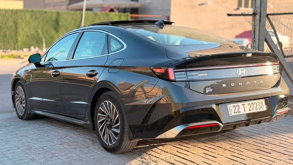 � سوناتا هايبرد LIMITED موديل 2024 للبيع  فقط 🔥
وارد أمريكي 🇺🇸
سيارة فول مواصفات، نظيفة ومرتبة وكلشي بيها يفتح النفس 😍

🔹 محرك 2.0 هايبرد
🔹 شاشة 12.3 إنج + گيج إلكتروني 12.3 إنج
🔹 فتحة بانوراما ☀️
🔹 شحن وايرلس
🔹 كشنات جلد كهربائية
🔹 كشنات تدفئة + تبريد + ذاكرة
🔹 ستيرن تدفئة
🔹 فول رادار وحساسات أمامية وخلفية
🔹 4 كاميرات 360°
🔹 بصمة وتشغيل عن بُعد
🔹 تقدم السيارة وترجعها بالبصمة
🔹 مرايات كهربائية
🔹 صندوق كهربائي
🔹 LIMITED يعني فول مواصفات على أصولها 👌

⚠️ وبالنسبة للحادث، ماكو شي مخفي:
أدزلكم صور الحادث الأصلية حتى تكون الصورة واضحة.
الضرر كان بالواجهة الأمامية فقط، وتم تبديل البنيد والجاملغ الأمامي.

✅ الشواصي مكفولة ونظيفة
✅ المحرك مكفول
✅ الكير مكفول
✅ الغود مكفولة 
✅ باقي السيارة مكفول

يعني السيارة حالياً مرتبة وجاهزة للاستخدام، واللي يريد سيارة هايبرد فول مواصفات يشتري وهو مطمئن

💰  للأستفسار او السعر خاص او ع الرقم ***********
