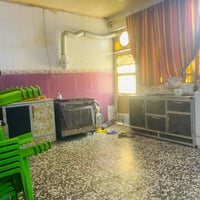 من رخصه مدير الكروب بيت للبيع مساحته ٢٠٠متر البيت يتكون من أربع غرف وا...