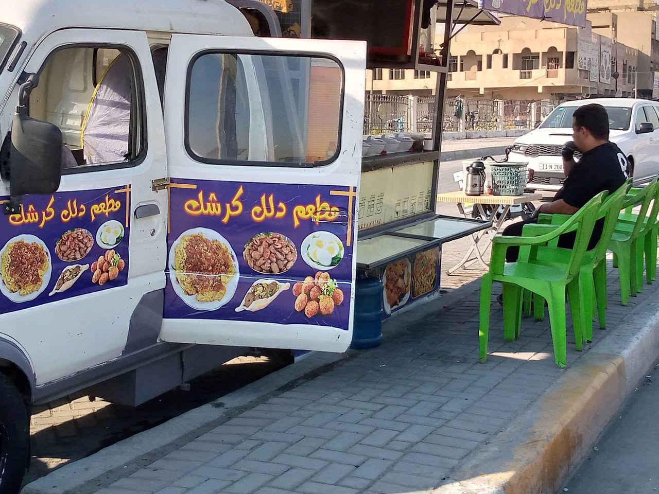 السلام عليكم ورحمه متاح سياره مطعم لبيع السيارة جاهزة من كلشي على يدي طباخات العداد ٥ بلاكات ٨ وكراسي ١٠  وطاوت كبيرة وصغيرة وأدوات كامله صالي الأربع اشهر من سوتها يعني تجي وتفتح ريكات صباحيه وغدا هم موجود مكان بيها تلغي المخزن وتخلي بيها السعر المطلوب سته.مليون وبيها مجال بسيط والاستفسار الاتصال على الرقم الموجود *********** وبي وتساب
