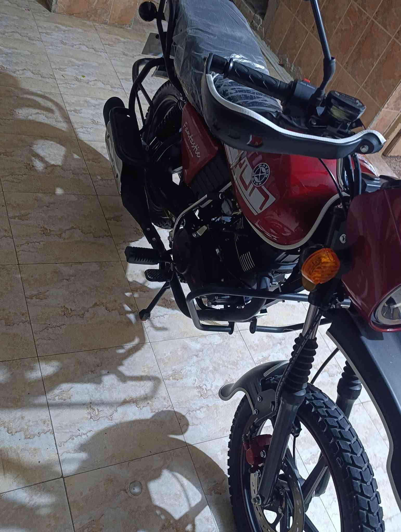 سلام عليكم اليوم وصلتني دايون موديل 26 زيروو ماشيه 900 كيلو بعده ماداخله الف كارتون الدراجه اوراق سكنر بجيس مكاني الحله مركز مدينه الدراجه مكفوله كفاله عامه ***********
