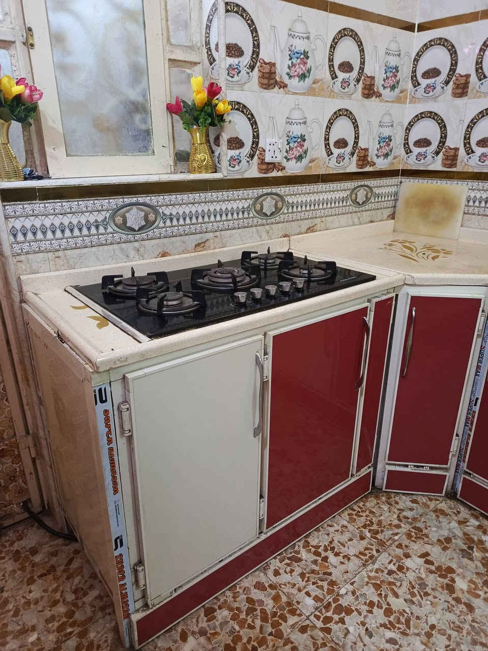 السلام عليكم كاونتر للبيع تسكام 4 قطع طباخ وسنكي وكاونتر قطعتين السعر 500 الرقم ☎️*********** مكاني نجف
