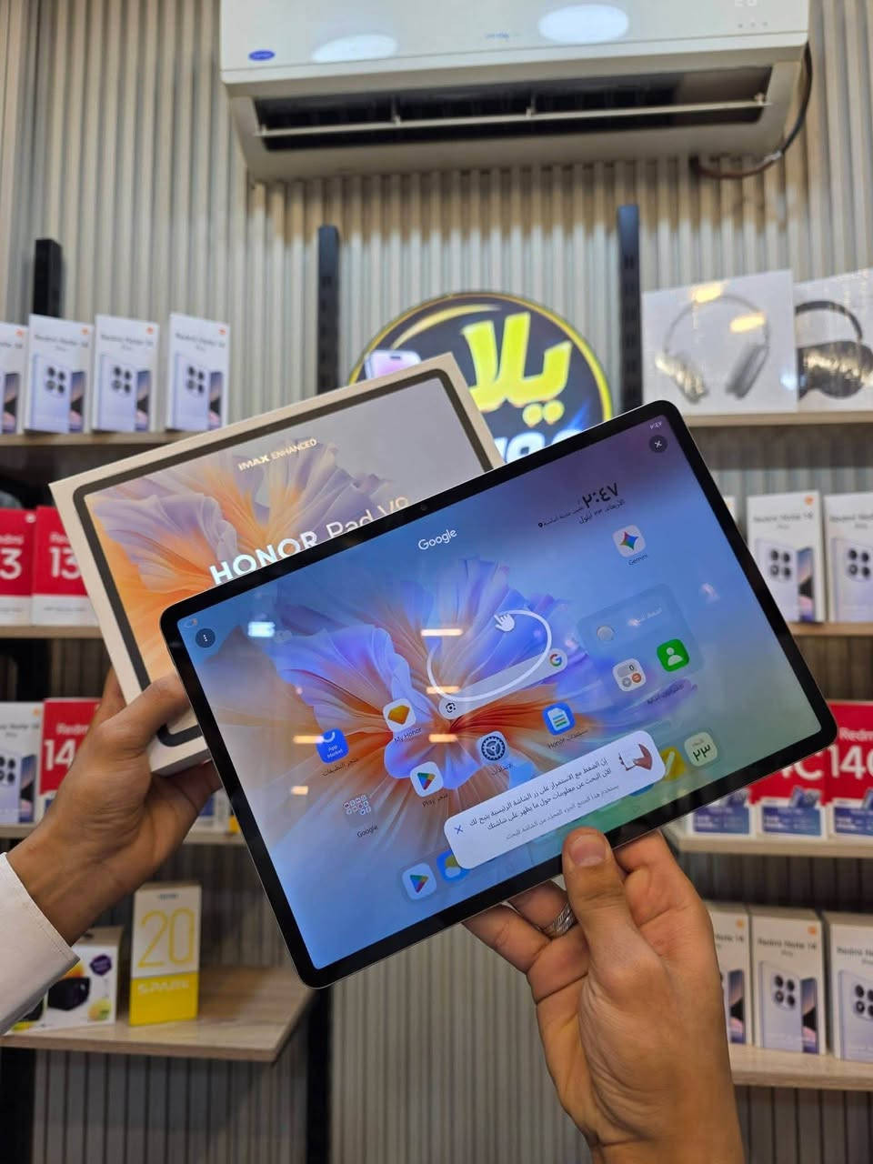 HONOR V9 
السعر 465 الف فقط ✔️🔥 ***********
• الشاشة: بمقاس 11.5 بوصة بدقة 2.8K، ومعدل تحديث سريع 144Hz ومريحة للعين.✔️

• المعالج: معالج قوي من نوع MediaTek Dimensity 8350 Elite.✔️

• الذاكرة والتخزين: يأتي بذاكرة عشوائية (RAM) تصل حتى 12 جيجابايت وسعة تخزين 256 جيجابايت.✔️

• البطارية: بطارية ضخمة بسعة 10,100 مللي أمبير تدعم
 الشحن السريع بقوة 66 واط.✔️

• النظام: واجهة MagicOS 9.0 المبنية على نظام Android.✔️

• الصوت: نظام صوتي محيطي متطور يتكون من 8 مكبرات صوت.✔️
الملحقات كارتون وشاحنه فقط
للتواصل ***********
عنوان موصل الزهور قرب قهوه السرحان يلا موبايل ✔️
توصيل جميع محافضات العراق ✔️
