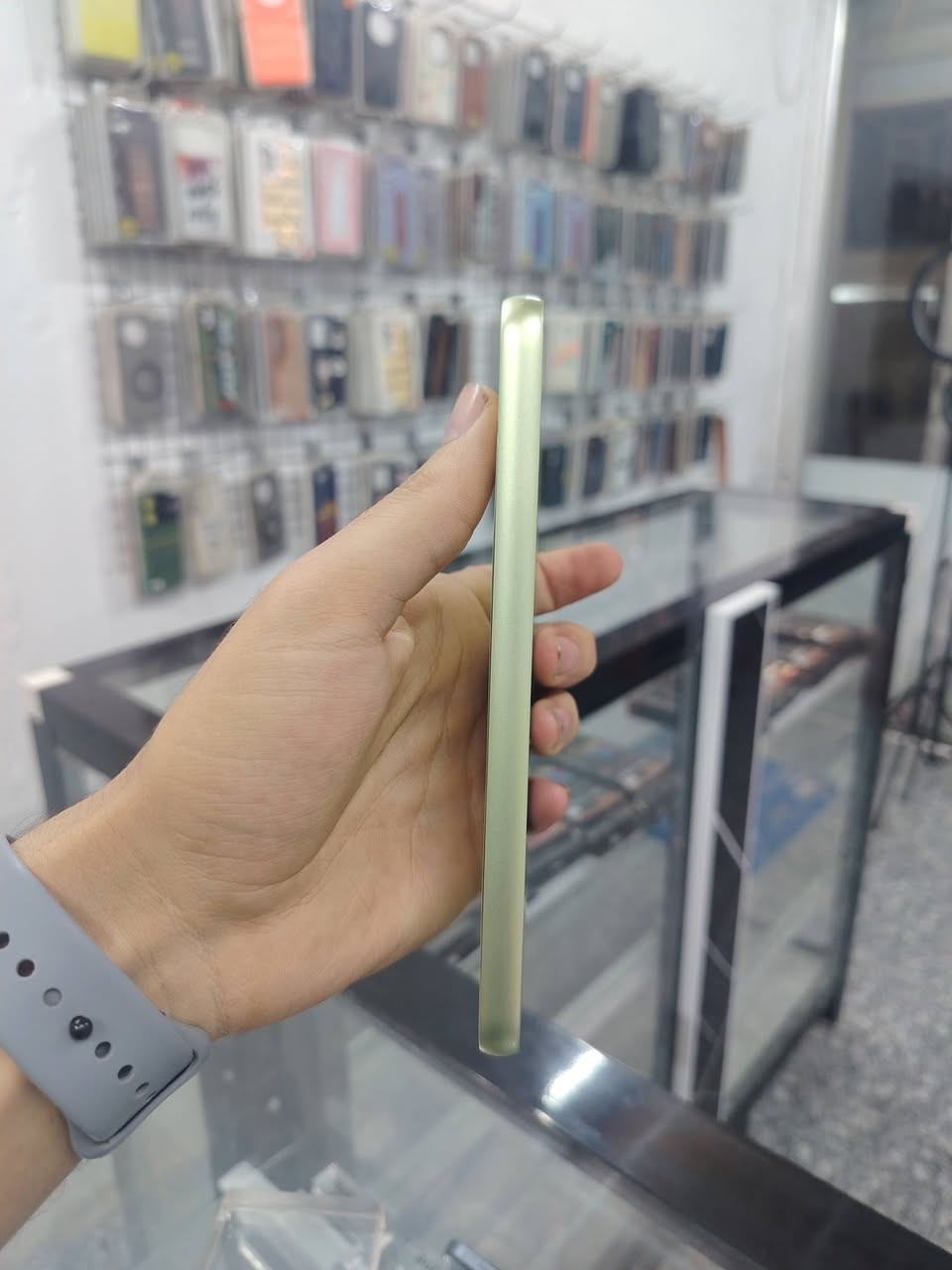كلكسي A34 ذاكره 256 جهاز كلش نضيف بس ضهر مفتوح مسويله سوفت فقط باقي جهاز بلادي ع وضع شركه نضافته كدامك بصور السعر 225 عنواني بغداد جسر ديالئ القديم مكتب المصطفى ***********
