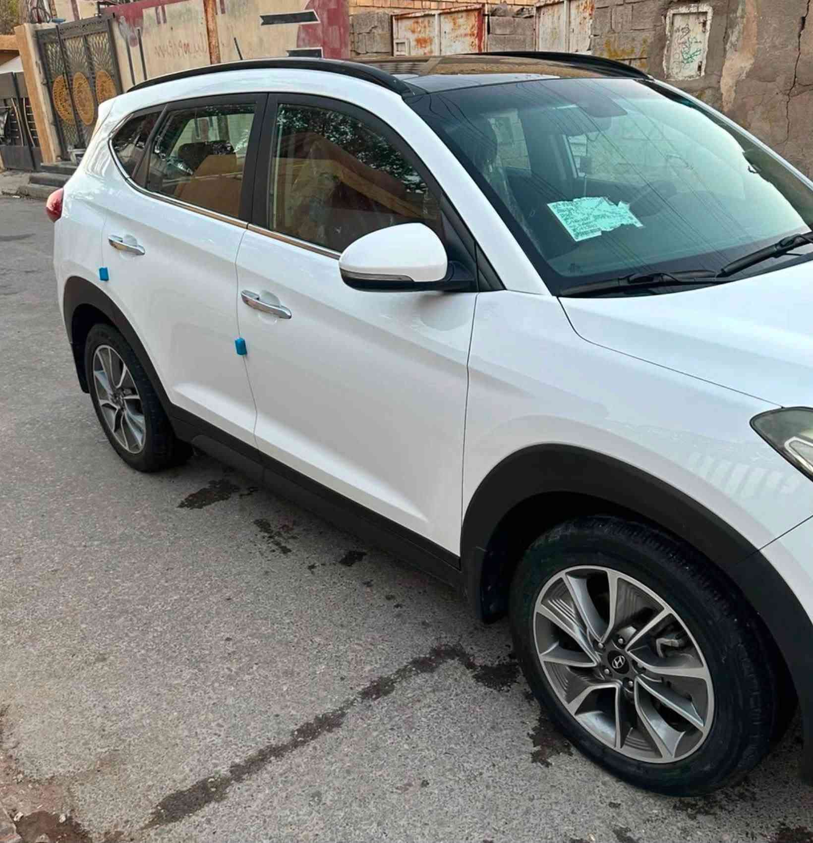السلام عليكم توسان 2018
السياره جديدة ماشيه 50الف حقيقي شرط الفحص بكتلوكات الشركة

🚗 توسان 2018 للبيع
 الموديل: 2018
 المسافة المقطوعة: 50 ألف كم فقط
 الرقم: بغداد
 الملحقات: بعده بكتلوكات الشركة + بصمتين 🔑🔑
📋 المواصفات:
1. سلايد روف
2. حساس خلفي
3. داخل أحمر
4. تبريد قطعتين
5. هندبريك بالرجل
6. كروز سرعة + تحكمات استرين جيهتين
7. ويل 18 عدد 5 (ويل كب)
8. كشنات جلد بلاد
9. مرايات شفط + أوتو
10. لايتات ليد أمامي
11. أنظمة قيادة: إيكو / نورمال / سبورت
12. بانورامااواواص

السياره لايلون بيها فقط بارد بلجنطه وكرت بلبنيد كد اصبعين 

السعر 179 ورقه وبيها مجال بسيط 

 الرقم متوفر فقط واتساب ***********
