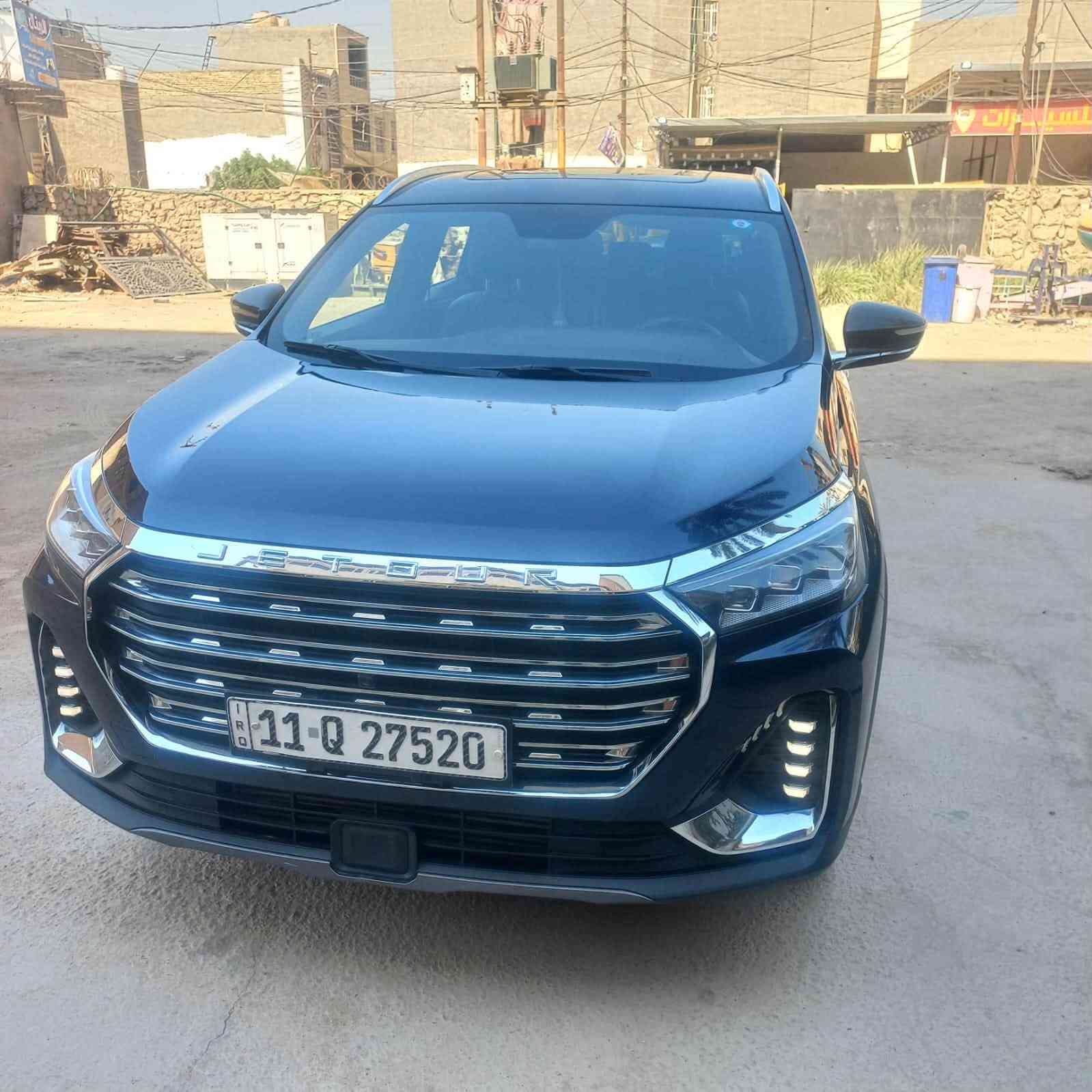 للبيع | جيتور X90 بلس كومفورت 2023 | وكالة هارلم | رقم بغداد 🔥 بعدها ضمن الوكالة
📍 الموقع: بغداد – الدورة
🛣️ الممشى: 45,000 كم
⚙️ المحرك: 1.6 TGDI تيربو (197 حصان – 290 نيوتن.متر)
🔄 ناقل الحركة: أوتوماتيك DCT بـ7 سرعات
🚘 نظام الدفع: أمامي (FWD)

المواصفات:
✅ فئة كومفورت وكالة هارلم.
✅ 5 مقاعد واسعة.
✅ شاشة عدادات رقمية.
✅ شاشة ترفيه.
✅ سقف بانوراما كهربائي.
✅ كاميرا محيطية مع حساسات.
✅ تشغيل بصمة ودخول ذكي.
✅ مقاعد جلد.
✅ تحكم كهربائي بالمقاعد الأمامية.
✅ تبريد للمقاعد الأمامية (قطعتين).
✅ مثبت سرعة.
✅ مقود متعدد الوظائف.
✅ مكيف أوتوماتيك مع فتحات تكييف خلفية.
✅ جنوط ألمنيوم.
✅ مصابيح LED أمامية وخلفية مع إضاءة نهارية.
✅ فرامل إلكترونية (EPB) مع Auto Hold.
✅ نظام مراقبة ضغط الإطارات (TPMS).
✅ أنظمة ABS / EBD / TCS / ESP.
✅ مساعد صعود المرتفعات (HAC).
✅ مساعد نزول المنحدرات (HDC).
✅ مراقبة النقطة العمياء (BSD).
✅ نظام ISOFIX لمقاعد الأطفال.
✅ نوافذ كهربائية مع مانع انحشار وطي مرايا كهربائي. 
للتواصل : ***********
