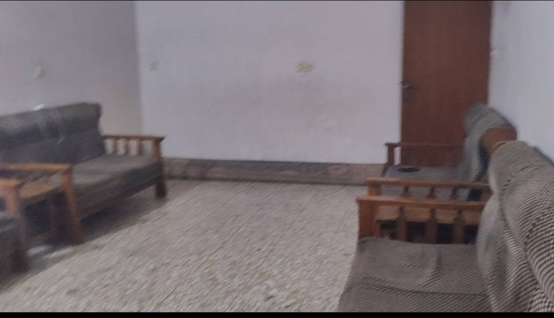 دار للبيع  بغداد كماليه شارع الاصفر 200متر واجهيه 10نزال 20بيت مرمم جديد يحتوي علئ 2محلات هوه والاثات قاطين للستفسار الاتصال ***********

