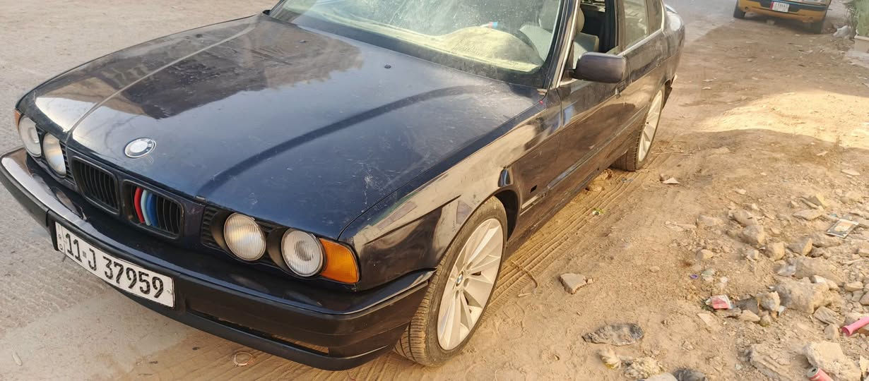 السلام عليكم ورحمه الله
للبيع بسعر مناسب جدا بي ام حجم 525مفتوح كير مكينة كفاله موديل 90 رقم بغداد سنويه جديده والتحويل مباشر بجم عريض  لايت زنون صدر امامي جديد خلفي يحتاج تصليح تبريد شغال فتحه سلايت شغاله تحتاج تشد غراضه على ايدك كشنات تفصال ويل 18رياضي السعر 33 ورقة للاتصال سعد ***********واتساب خاص موجود المكان كوت مركز المدينة
