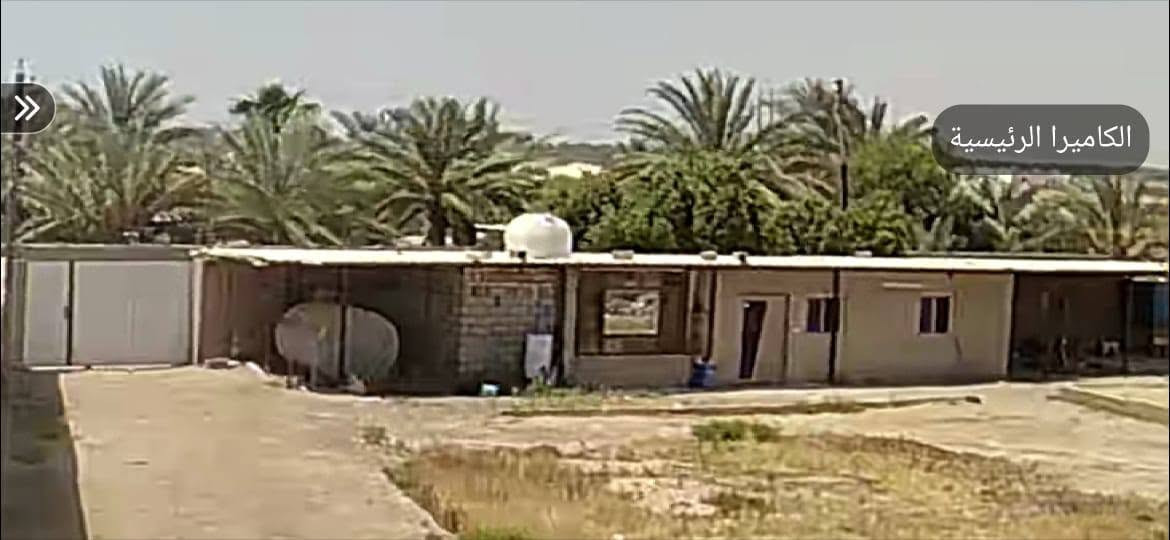 *فرصة استثمارية مميزة لمشروع فطر، مصنع صغير، أو مخازن!*
*المساحة والموقع:*
📍 5 دونم مسيجة بالكامل
📍 الموقع: بغداد - جسر ديالى، الطريق الحولي الرابع الجديد، مجاور الطاقة الذرية 
📍 مزودة بـ: ماء، كهرباء، إنترنت
*التقسيمات والمرافق:*
*1. سكن وإدارة:*
- بيت للحارس: غرفتين + مطبخ + حمام
- إدارة: غرفتين + مطبخ + حمام  
- سكن مدير الموقع: غرفتين + مطبخ + حمام
- سكن للعمال: 3 غرف نوم + مطبخ + حمامات

*2. مساحات إنتاج وتخزين:*
- مخازن: قاعة + غرفتان
- قاعتان إنتاج:
    - القاعة الأولى: 17م × 7م × 3م، سقف ثرمستون
    - القاعة الثانية: 17م × 7م × 3م، سقف سندويج بنل
- بنكر مع بلور: 5م × 13م
- قاعة بسترة مع بلور: 4م × 14م
- غرفة للعمال + سقيفة لتخزين التبن + غرفة للجاروشة + ساحات لترطيب التبن
*الاستخدام:*
✅ مخصصة أصلاً لزراعة الفطر وتحتوي على إجازة رسمية  
✅ صالحة لإقامة معمل صناعي خفيف  
✅ مثالية كمخازن تجارية ولوجستية
*للاستفسار 
📞 اتصل الآن: ***********
