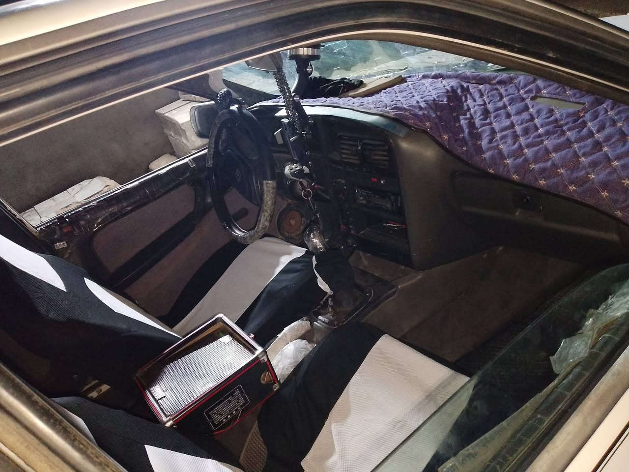 السلام عليكم اوبل اوميكا للبيع جوه موديل سنويه ساقطه محرك يبخر سياره جاهزه  سعر 20وبي مجال ***********
