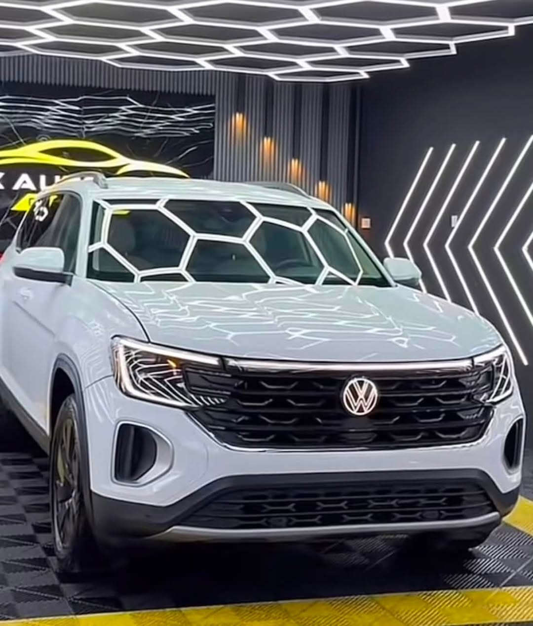 Volkswagen atlas 2024
سيارة للبيع 
ماشية ٦ الف 🥇
بدون صبغ فقط الدعامية صبغ🥇
دفع رباعي🥇
شاشة كبير كيج الكتروني🥇
كشنات تدفئة و تبريد🥇
كشن ميموري🥇
دواخل كريمي🥇
صندوق شفط🥇
مواصفات فوول عدي البانوراما 
سيارة بلسليمانية 
*********** 
سعر السيارة ٢٨٠ ورقة و بي مجال للطيبين

