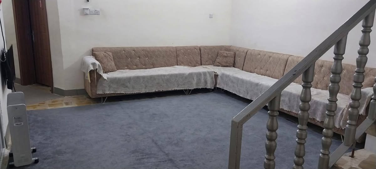 بيت للبيع حي رمضان خلف جامع حجيه كافيه
التفاصيل  ١٣٠م طابو صرف 

 ٢ غرف نووم ١ فوك والثاني جوة + صاله درج ٦×٤.٥ + استقبال + مطبخ حار+  كراج سياره

 السعر ٧٥ وبي مجال للشراي ***********
