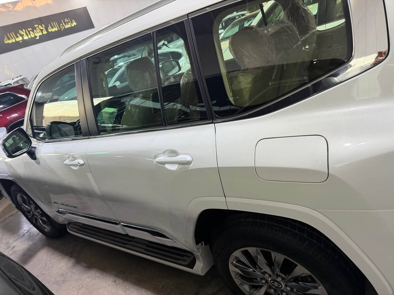 السلام عليكم 
للبيع لاندكروز موديل ٢٠٢٥ بريميه VX  لمتد ماشيه ٩ فول مواصفات رادار  امامي وابواب شفط وكرسي ذاكره وكراسي خلفيه كهرباء ٤ كامرات حار بارد كشن وباقي المواصفات المعروفه بل VX السياره كفاله عامه رقم بغداد ومكان السياره بغداد الكرخ معارض البياع معرض الماسه 

للاستفسار *********** الحويقة, كركوك
