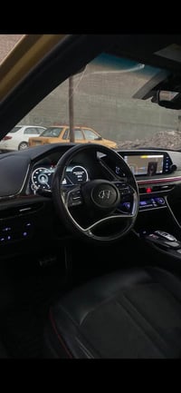 سوناتا 2020 لون ذهبي مميز  فول مواصفات ماشيه 72 ميل  تخم تاير جديد  تب...