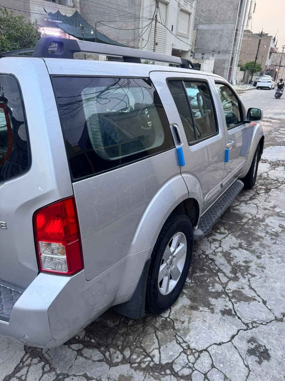 #مراوس او للبيع نيسان باثفندر موديل 2008 وارد امريكي كلين بدون حادث بيها بارد بالجاملغ الأيمن وقليل من الباب وصبغ الداير الخلفي  كير مكينة مكفول تبريد ثلج ثلاث قطع دشبول ارمادة  الايت زنون  تحكم استيرن جهتين سيارة جاهزة  وسعر 85 ورقة  وبيها مجال قليل  الشراي  راسلني ويدلل وموجود واتساب او فيس العنوان بغداد /المشتل تحويل ثاني يوم السيارة باسمي  رقم انكليزي ديالى ***********
