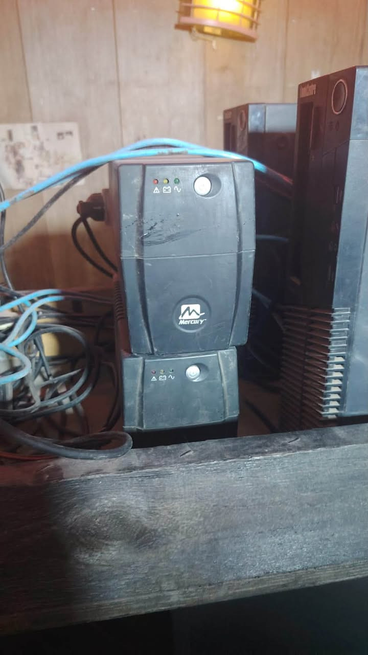 السلام عليكم 
حاسبات لعب 
نوع شاشة DELL
والكيس hp
كلشي موضح بالصورة 
العدد 12 حاسبة كاملة مع ups وكافة الغراض
السعر مليون وربع وبيها مجال 
***********
***********
المكان بغداد حي الجهاد سريع حي العامل  قرب مسبح الرافدين

نص مكتوب في الصور:
- Manager settings protection ed system settings Windows edition Windows 7 Professional Copyright c 2009 Microsoft Corporation. All rights reserved. Service Pack 1 System Rating: System rating is not available Processor: Intel(R) Core(TM) i5-2500 CPU @ 3.30GHz 3.30 GHz Installed memory (RAM): 4.00 GB System type: 64-bit Operating System Pen and Touch: No Pen or Touch Input is available for this Display Computer name, domain, and workgroup settings Computer name: pc1-PC Full computer name: pc1-PC Computer description: Workgroup: WORKGROUP Windows activation Windows is activated Product ID: 00371-OEM-8992671-00437
- Control Panel Home Device Manager Remote settings System protection Advanced system settings View basic information about your computer Windows edition Windows 7 Ultimate Copyright c 2009 Microsoft Corporation. All rights reserved. Service Pack 1 System Rating: 3.5 Your Windows Experience Index needs to be refreshed Processor: Intel(R) Core(TM) i3-2120 CPU @ 3.30GHz 3.30 GHz Installed memory (RAM): 8.00 GB (3.24 GB usable) System type: 32-bit Operating System Pen and Touch: No Pen or Touch Input is available for this Display Computer name, domain, and workgroup settings Computer name: pubg7-PC Full computer name: pubg7-PC Computer description: Workgroup: WORKGROUP See also Action Center Windows Update Performance Information and Tools
- Windows 7 Professional Copyright © 2009 Microsoft Corporation. All rights reserved. Service Pack 1 System Rating: System rating is not available Processor: Intel(R) Core(TM) i5-3550 CPU @ 3.30GHz 3.30 GHz Installed memory (RAM): 4.00 GB System type: 64-bit Operating System Pen and Touch: No Pen or Touch Input is available for this Display Computer name, domain, and workgroup settings Computer name: pc6-PC Full computer name: pc6-PC Computer description: Workgroup: WORKGROUP Windows activation Windows is activated Product ID: 00371-OEM-8992671-00437