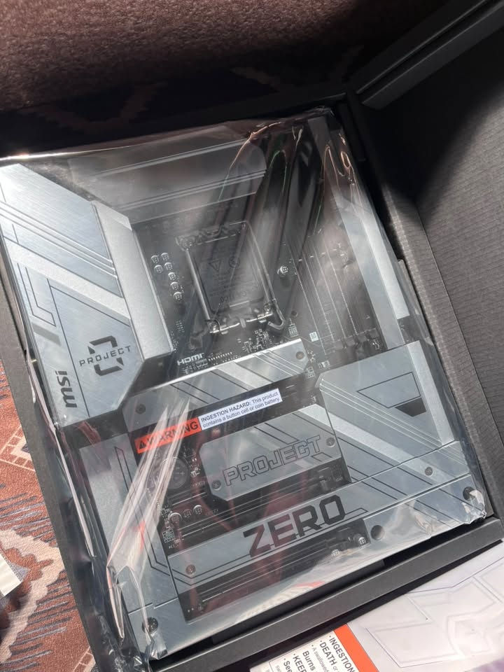 بورد z790 project zero للبيع جديد بعدة ما مفتوح من التغليف اخذتة ب ٤٠٠ ابيعة ب ٣٠٠. ***********. واتساب
