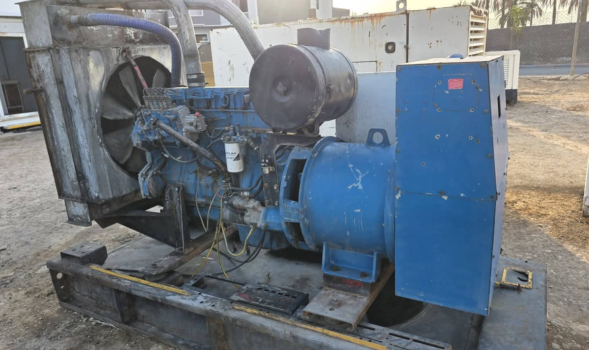 للبيع مولد 225 KVA (بيركنز أصلي) 
• ​نوع المحرك: بيركنز (Perkins).
• ​القدرة: 225 KVA.
• ​الحالة: نظيف 
• ​الموقع: الكوت ( يوجد توصيل )
• ​الفحص: شغال وجاهز .
• للاتصال : ***********

