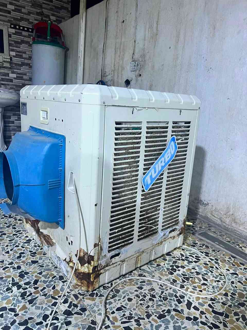 مبردة نضيفة
شغاله سرعتين
نضافتها مثل ما موضحة بالصورة بيها صدى بالجانب فقط
السعر 60 وبيها مجال 
***********
