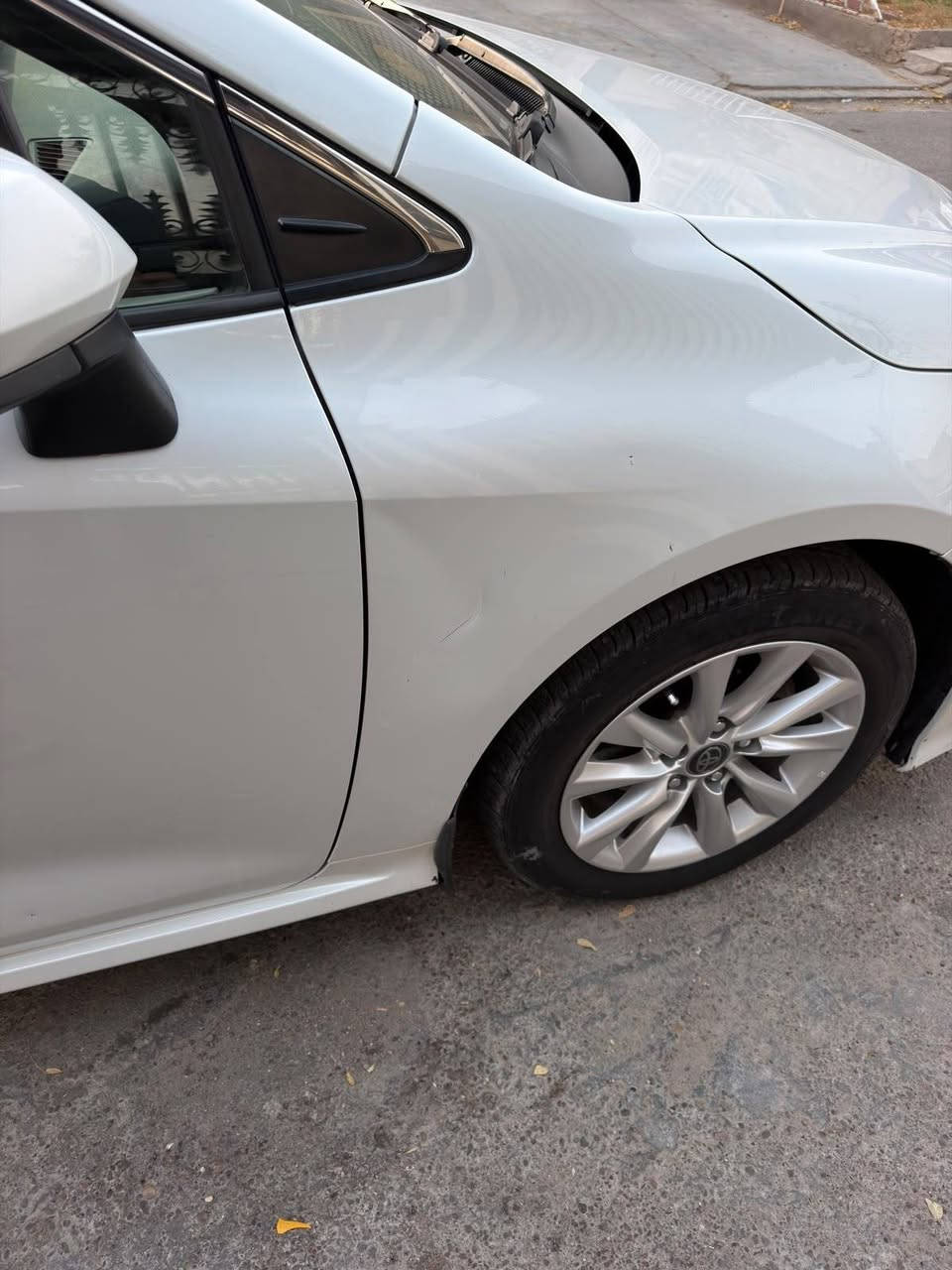 السلام عليكم 
للبيع كورلا ساز 2023
ماشيه 100
بيه طخات بسيطه 
السعر 166 وبيه مجال 
***********
