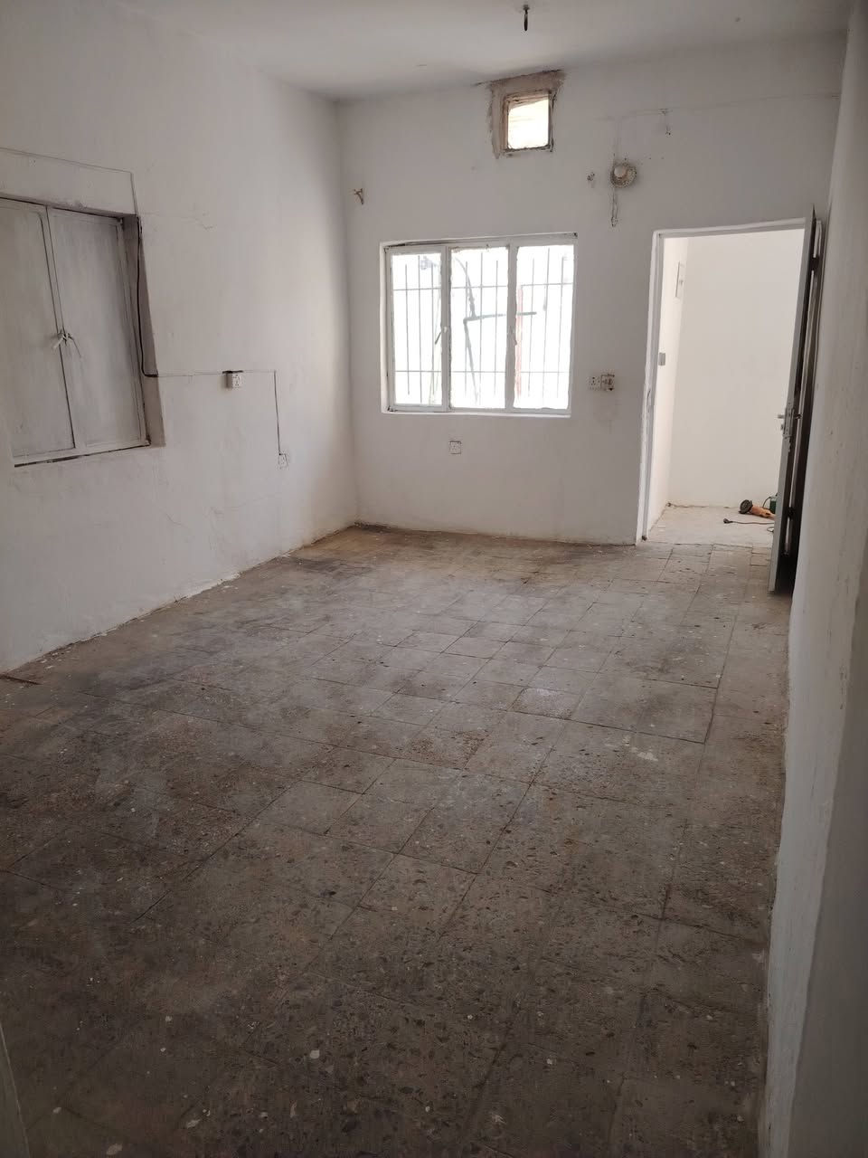 🏠 بيت للإيجار – حي الجامعة

📍 الموقع: حي الجامعة، خلف مطعم حياوي، موقع مباشر وقريب جداً من الشارع العام.

🔹 غرفتين نوم
🔹 صالة
🔹 استقبال
🔹 مطبخ
🔹 مجمع صحيات داخلية وخارجية
🔹 كراج يسع أكثر من سيارة 🚗

📞 للاستفسار والتفاصيل، التواصل معنا.
***********
