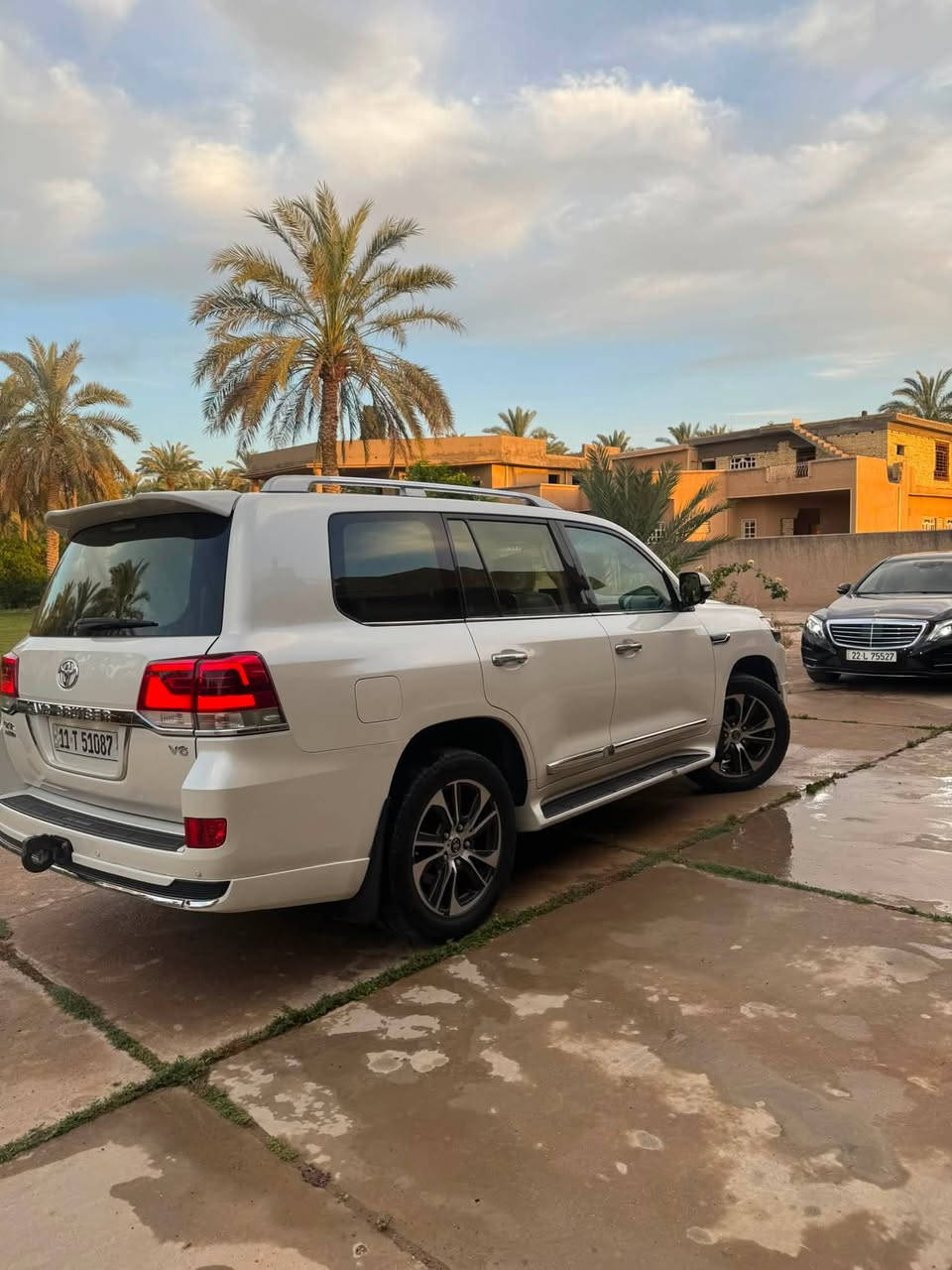 سلام عليكم لاندكروز 2020 بحريني GXR محرك 4000 ماشية 95 حقيقي السياره فول مواصفات اربع ابواب بصمه صندوق كهرباء 8ايرباك طفاية كامرات محيطية فول مواصفات بحريني اصلي السياره مكفوله من قطره صبغ وقطره بارد وقطره تكحيل حتى دعاميات بلاديه بيها فقط بارد ب صندوك وانطي بي كفالة ميبين ب سونار يبين فقط الصندوق مفتوح الجزء العلوي لاكن البارد ميبين وبيها حالوب خفيف مينشاف سياره جديده ومابهيا اي نقص والسونار مرفق بلمنشور  عدة الي ذكرتهن كفالة ومواصفات حقيقه سعرها 485 مكاني بغداد الراشدية للاستفسار ***********
