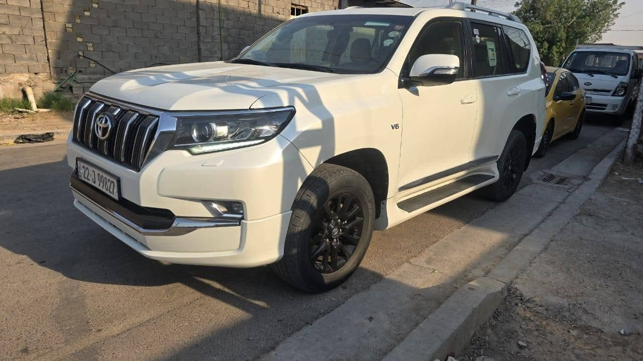 سلام عليكم برادو للبيع موديل 2020 
السياره فول مواصفات فئه TXL بس الكشن مو كهرباء 
باقي كلها فول سياره مكفوله كفاله عامه بيها كسر بدعاميه بصف رقم مبين بصور رقم اربيل تحول وكاله مضمون مكان بغداد رقم ***********
