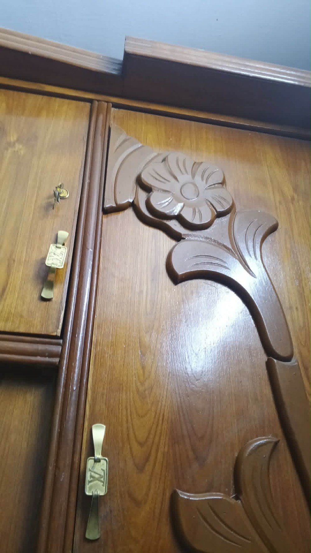 غرفه عراقي 6 قطع نضيفه ضرر بسيط  كومدي جربايه داخلها نضيف الباقي بيدون اي ضرر تكمه 
400 وبيها مجال
بغداد الامين الثانيه